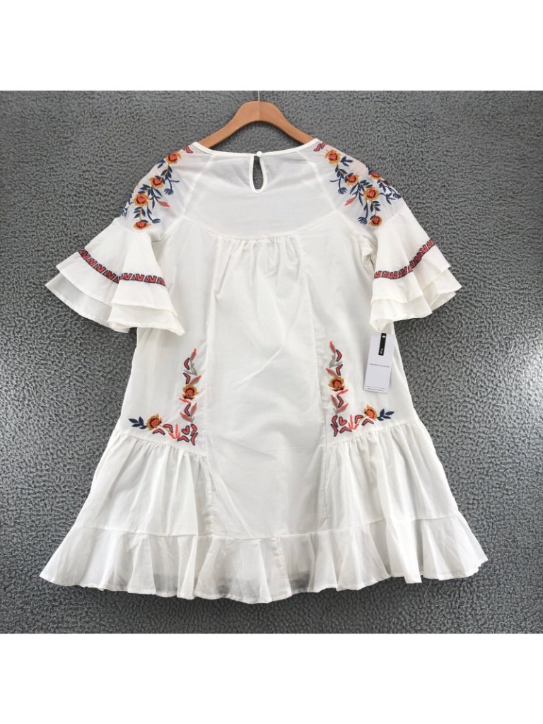 Goodnight Macaroon Dress Womens Small White Embroidered Floral A Line Swing Nwt — image 4 of 8